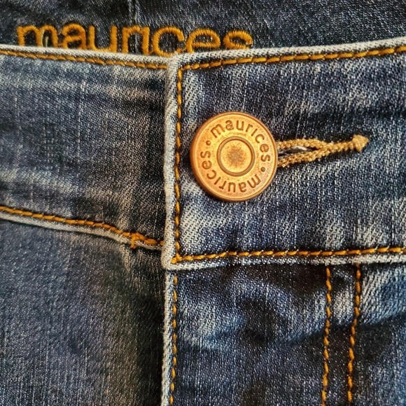 Maurices Frayed Hem Jeans Medium Wash Size 22 Regular - Picture 2 of 9